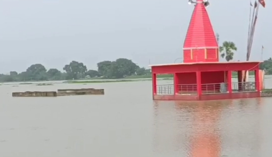 सहरसा में कोसी की बाढ़ से हालात खराब, कई गांव डूबे