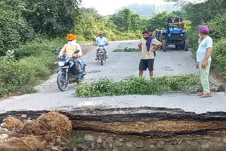 Traffic was affected due to the bridge breaking on Garhshankar Nangal Road Shahpur