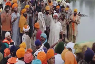 People filled the gap in the dam in Tarn Taran