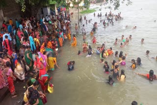crowds-devotees-being-seen-all-ghats-on-last-monday-sawan
