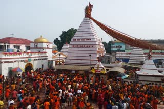 crowd-devotees-increasing-in-basukinath-temple-on-monday-of-sawan