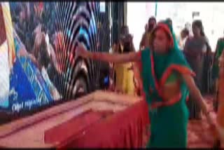 Woman shocking video viral during cm programme