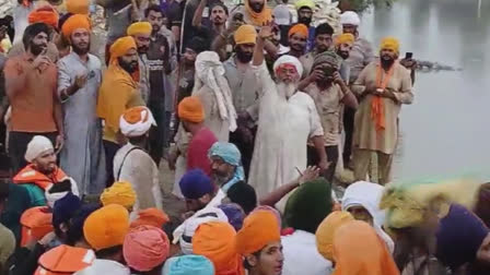 People filled the gap in the dam in Tarn Taran