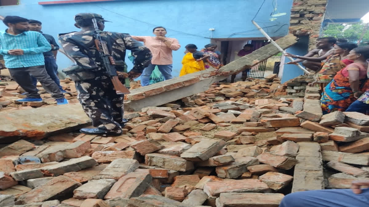 RELIGIOUS GATHERING  BIHAR  PUNPUN  WALL COLLAPSE