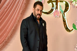 Salman Khan Steals Mumbai Event With Jalwa Dance Moves, Sings His 'Favourite' Aate Jaate - Watch