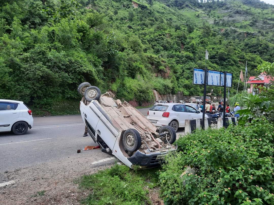 चंडीगढ़-मनाली नेशनल हाइवे पर हुआ सड़क हादसा