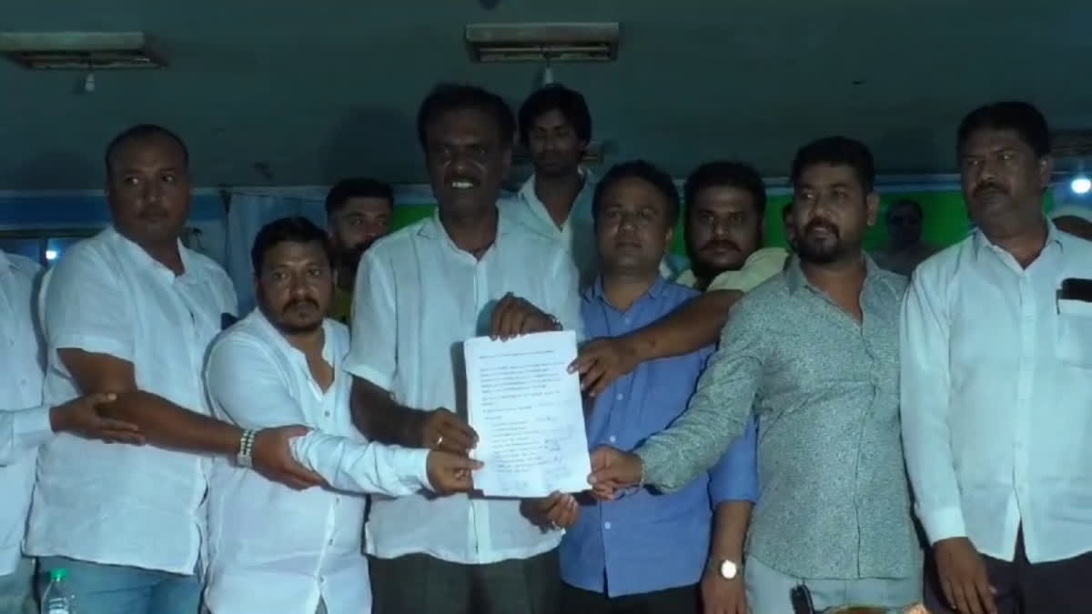 JDS BJP Alliance  JDS office bearers from Mysore resigned from party  JDS leaders resigned from party  BJP JDS Alliance karnataka  ബിജെപി ജെഡിഎസ് സഖ്യം  ജെഡിഎസ് ഭാരവാഹികൾ രാജി  ജെഡിഎസ് കൂട്ടരാജി  ജെഡിഎസ് നേതാക്കളുടെ കൂട്ടരാജി  JDS leaders from Mysore resigned from party  JDS leaders resignation