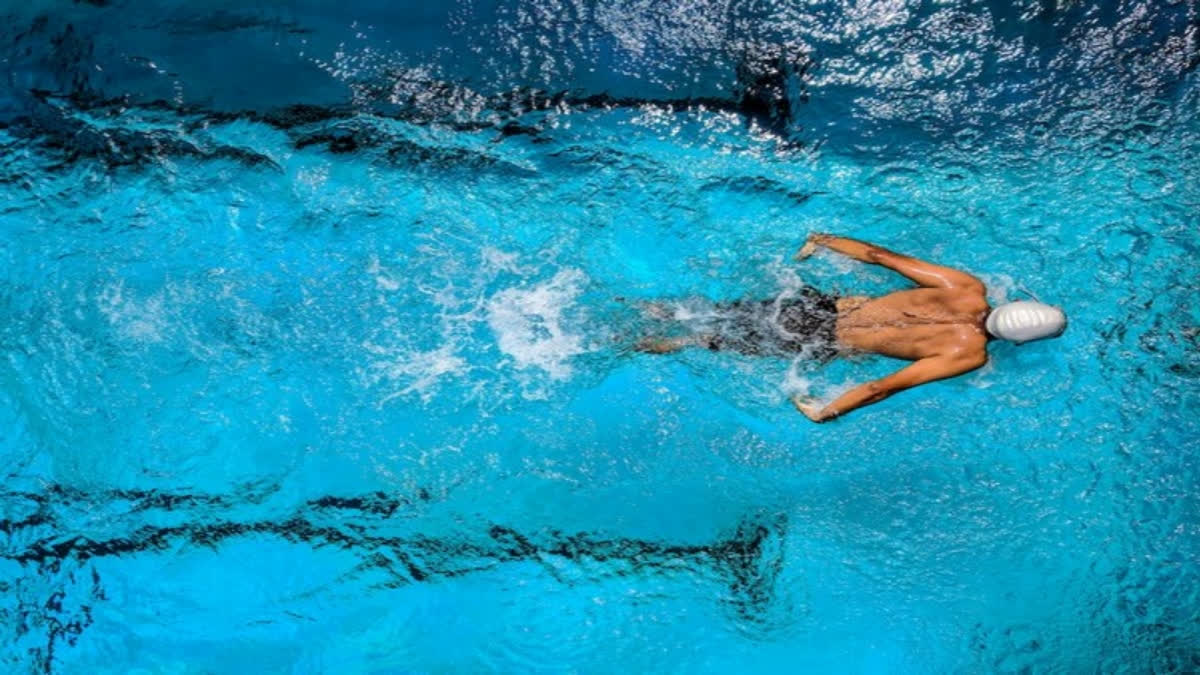 QUALIFIES FOR 4X100M FREESTYLE RELAY FINAL