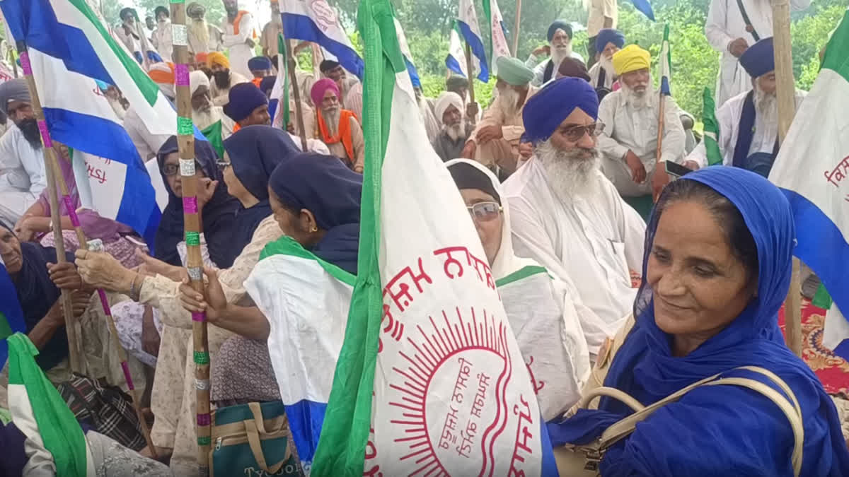Kisan did Railway Track Jam in amritsar ,against central and punjab government