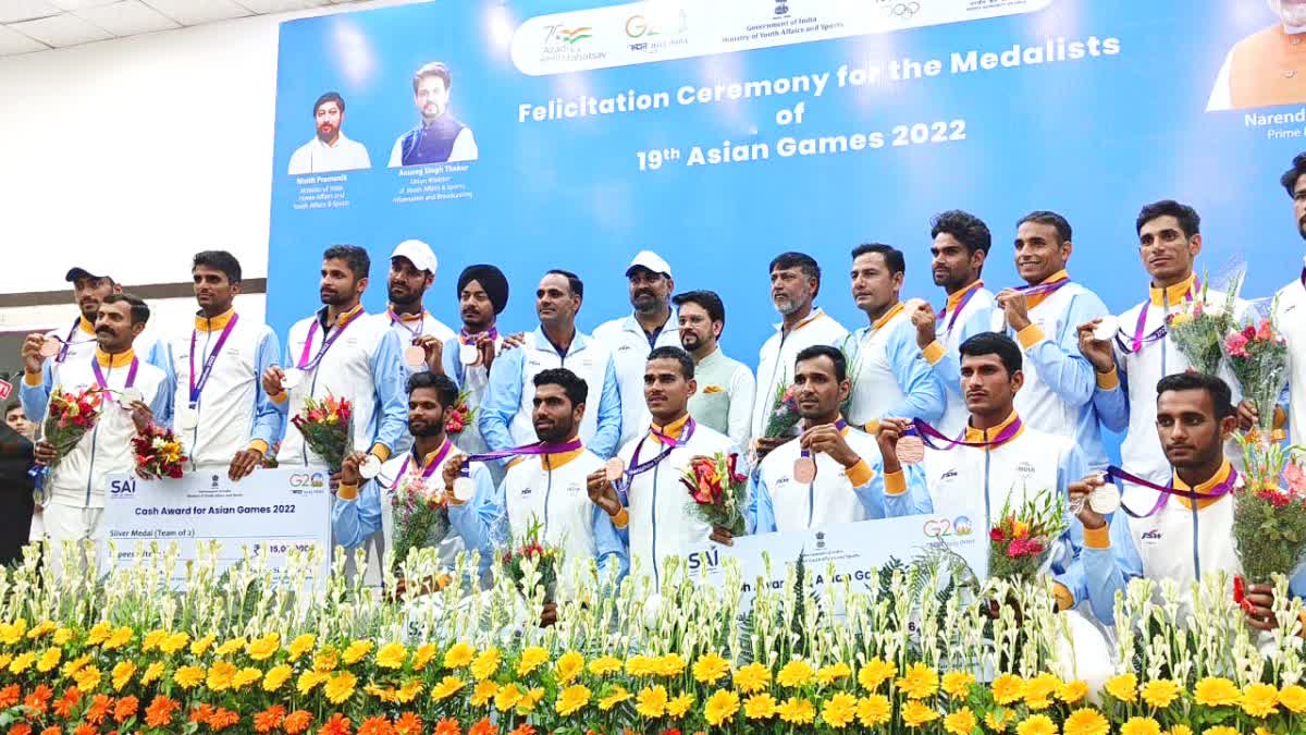 Minister Anurag Thakur honored players