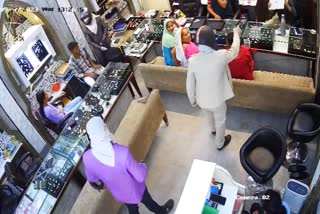 footage of robbery in jewelery showroom in Badli