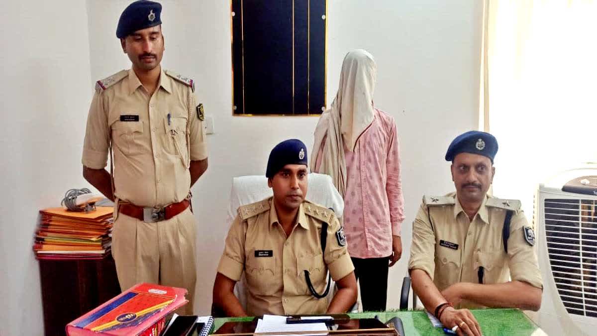 पुलिस गिरफ्त में आरोपी