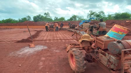 ചെങ്കൽ ക്വാറി  QUARRY OWNERS PROTEST IN KASARAGOD  ചെങ്കൽ ക്വാറി ഉടമകളുടെ പ്രതിഷേധം  RED STONE QUARRY OWNERS PROTEST