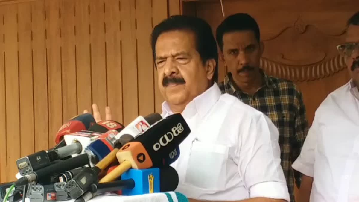 Ramesh Chennithala About Shashi Tharoor  കോണ്‍ഗ്രസ് പൊരുതുന്ന പലസ്‌തീനിനൊപ്പം  ശശി തരൂരിനെ ഒറ്റപ്പെടുത്തേണ്ടതില്ല  രമേശ്‌ ചെന്നിത്തല  ശശി തരൂര്‍ എംപി  രമേശ്‌ ചെന്നിത്തല  പലസ്‌തീൻ ഐക്യദാ‍ഢ്യ റാലി  IUML Speech  കേരളീയത്തിന് രൂക്ഷ വിമര്‍ശനം