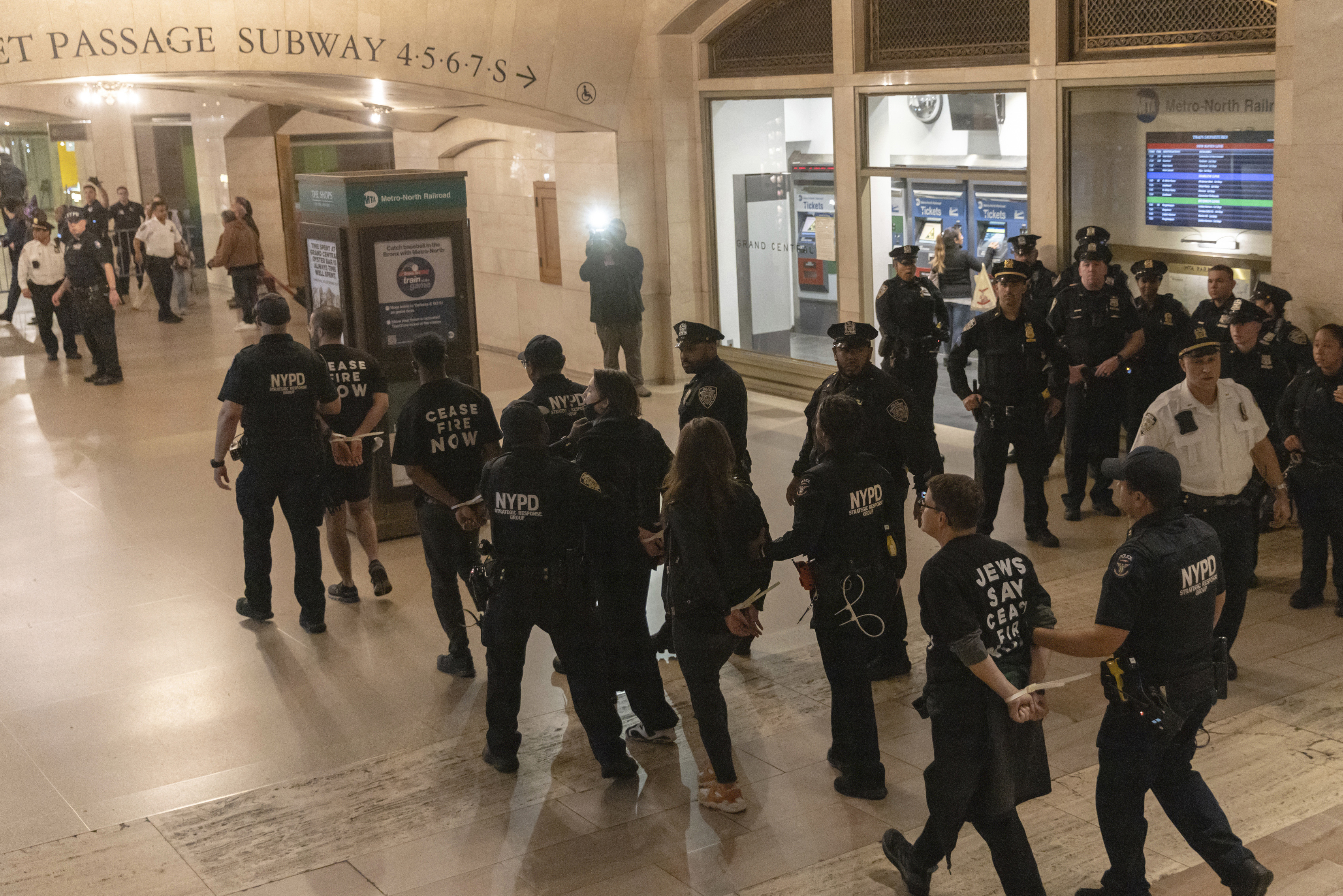 Jews gathered at New York Grand Central Station