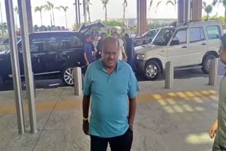 former-cm-hd-kumarswamy-went-to-dubai