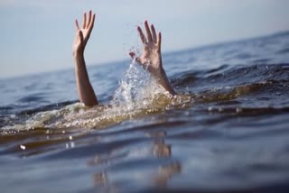 Two Boys Drowned Into Water  Boys Drowned Into Water  Two Boys Drowned Into Water In Vadakara  Why Drowning Accidents Increasing In Kerala  Kerala Accident Deaths  വടകരയില്‍ തോണി മറിഞ്ഞ് അപകടം  2 വിദ്യാര്‍ഥികള്‍ മുങ്ങിമരിച്ചു  വിദ്യാര്‍ഥികള്‍ മുങ്ങിമരിച്ചു  വിദ്യാര്‍ഥികള്‍ നീന്തി രക്ഷപ്പെട്ടു  തോണി മറിഞ്ഞുള്ള അപകടങ്ങള്‍ വര്‍ധിക്കുന്നു  മുങ്ങിമരണങ്ങള്‍ വര്‍ധിക്കുന്നു