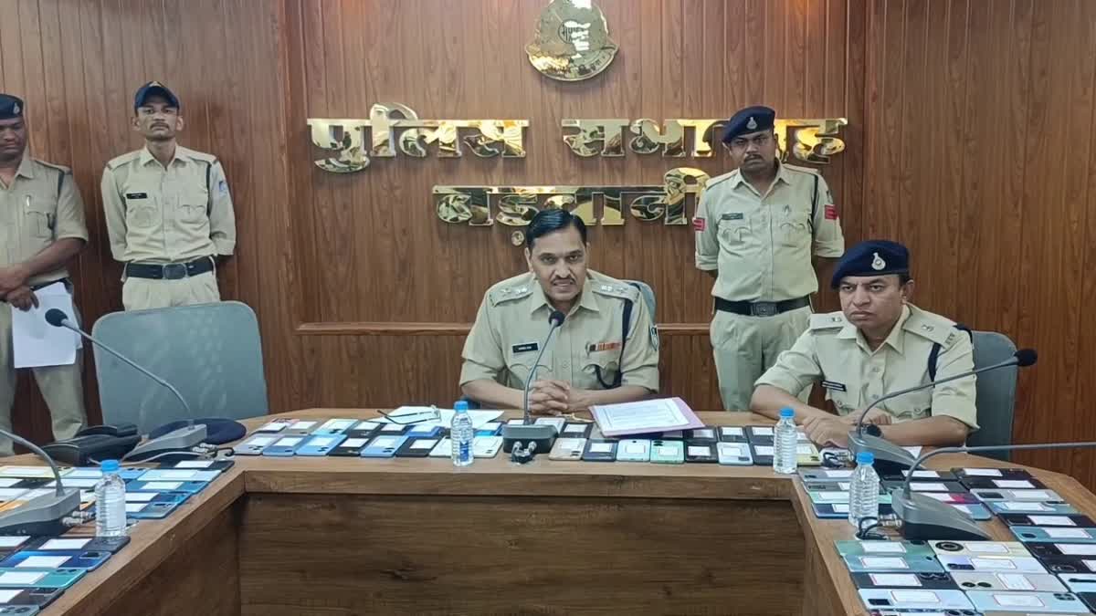 BARWANI CYBER Police FOUND 116 MOBILES