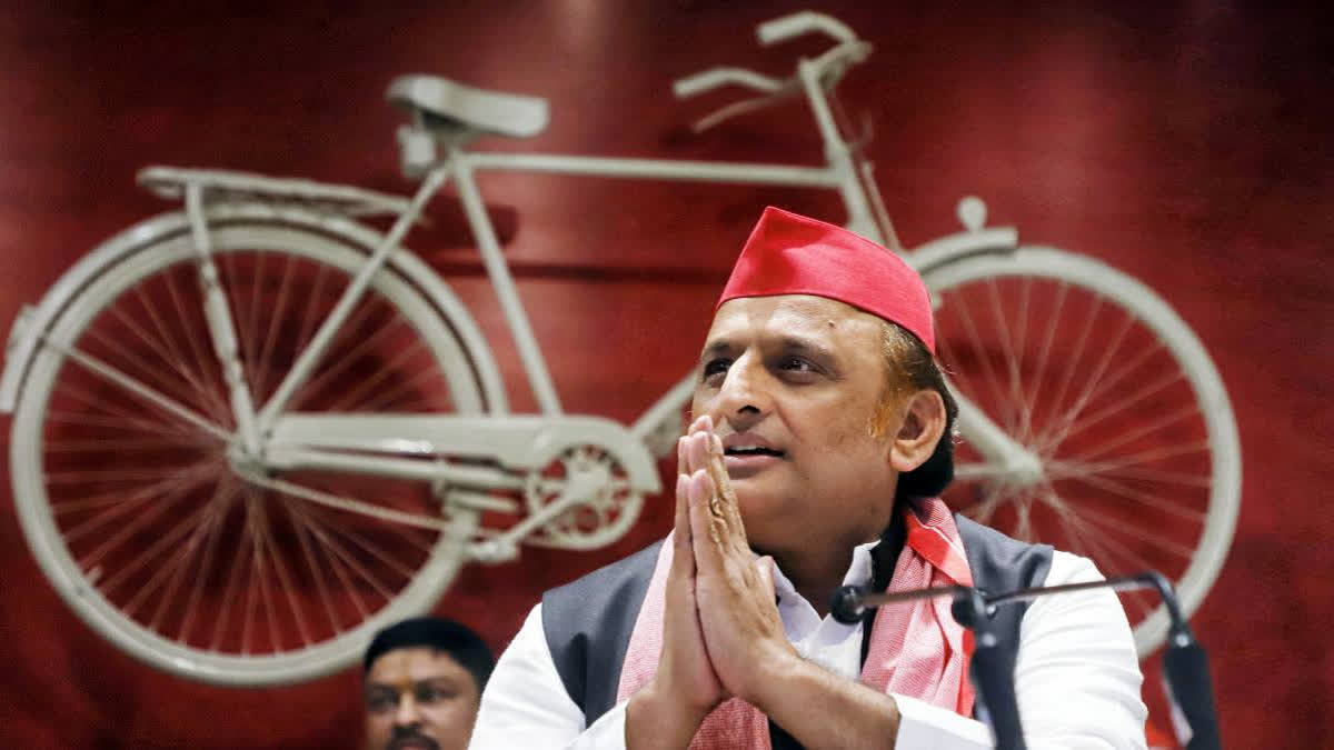 Akhilesh Yadav urges a united opposition strategy to defeat the BJP-led Mahayuti alliance in Maharashtra, criticising their policies and pledging to restore state harmony.