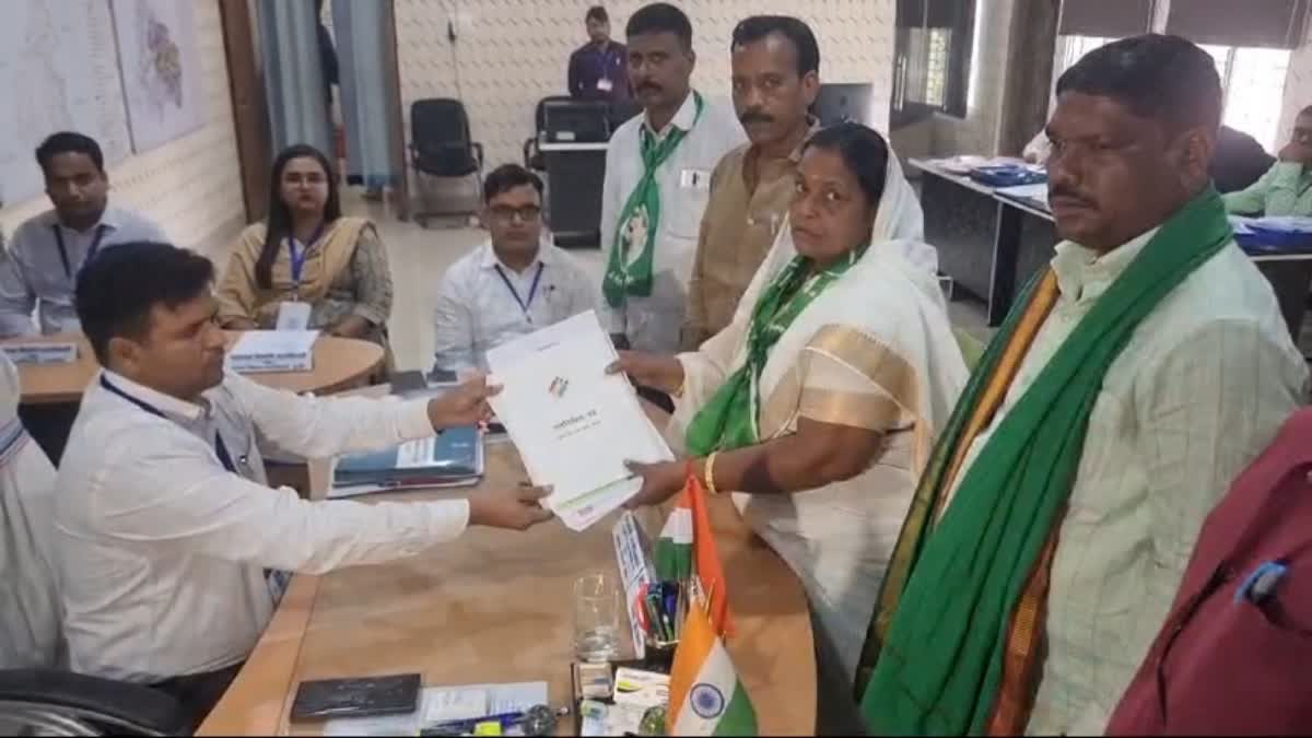 JMM candidate Baby Devi filed nomination from Dumri assembly seat