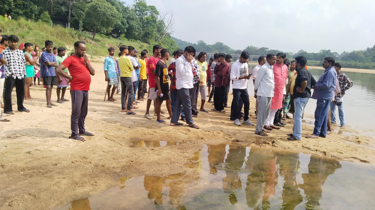 In a tragic incident, three students, who were studying XI standard, went to take a bath in the Koel River in the Lohardaga district of Jharkhand, and drowned in deep waters.