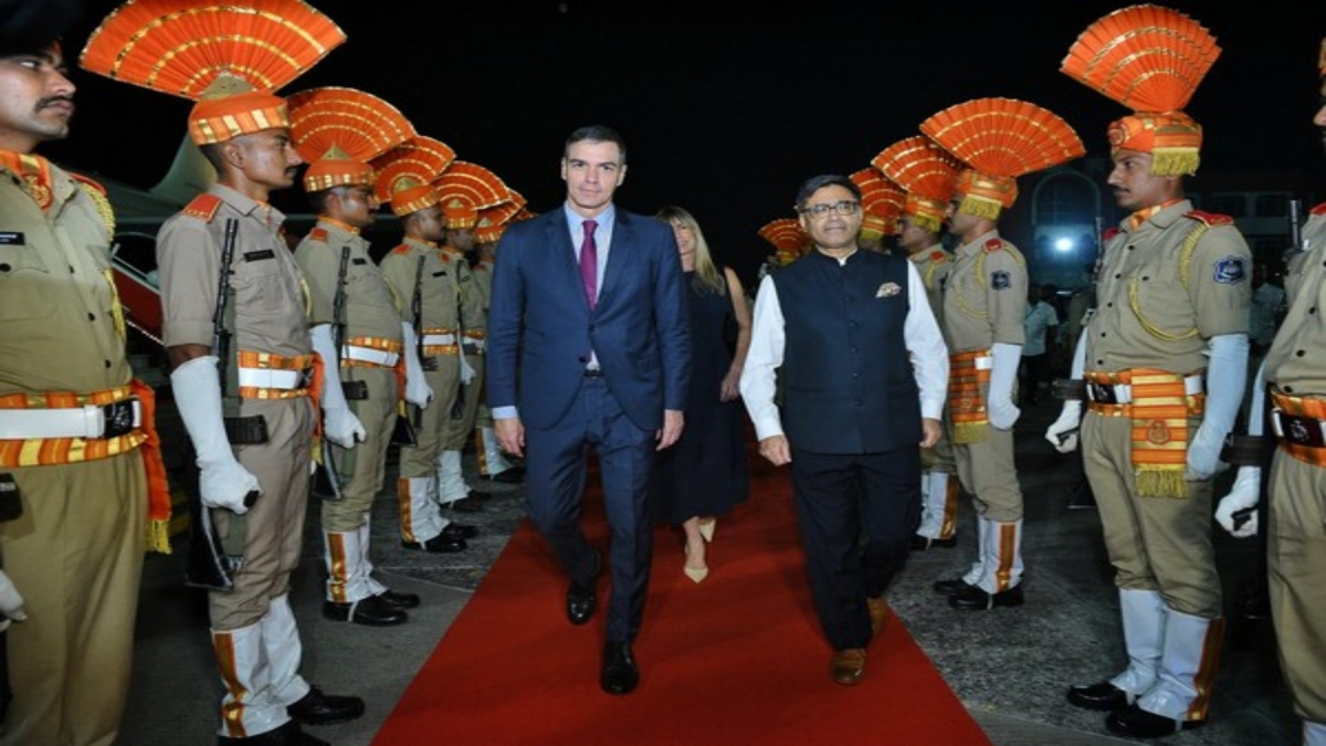 SPANISH PM IN VADODARA  SPAIN INDIA RELATION  WORLD LEADERS WITH PM MODI  SANCHEZ NARENDRA MODI MEETING