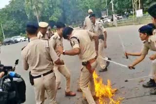 Protest outside CM Nitish House