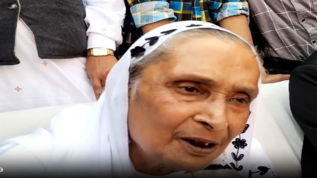 Meet Neetu aunty, a eunuch from Rajasthan, who solemnises 10 poor girls' wedding every year