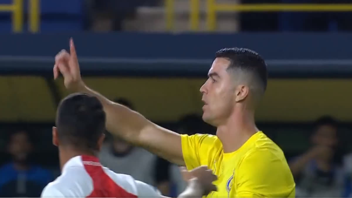 Cristiano Ronaldo penalty  Al Nassr vs Persepolis  AFC Champions League  Cristiano asked referee reverse penalty decision  Cristiano Ronaldo Viral video  ക്രിസ്റ്റ്യാനോ റൊണാള്‍ഡോ  പെനാല്‍റ്റി വേണ്ടെന്ന് വച്ച് ക്രിസ്റ്റ്യാനോ  എഎഫ്‌സി ചാമ്പ്യന്‍സ് ലീഗ്  അല്‍ നസ്‌ര്‍ vs പെര്‍സെപോളിസ്  അല്‍ നസ്‌ര്‍ എഎഫ്‌സി ചാമ്പ്യന്‍സ് ലീഗ് നോക്കൗട്ട്