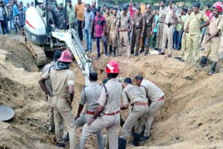 building collapsed  building under construction collapsed  worker died  കെട്ടിടം ഇടിഞ്ഞു വീണു  കെട്ടിടം തകർന്നു  തൊഴിലാളി മരിച്ചു  അന്യസംസ്ഥാന തൊഴിലാളി മരിച്ചു  accident  collapsed  ഫയർ ഫോഴ്‌സ്‌  fire force  migrant labour died