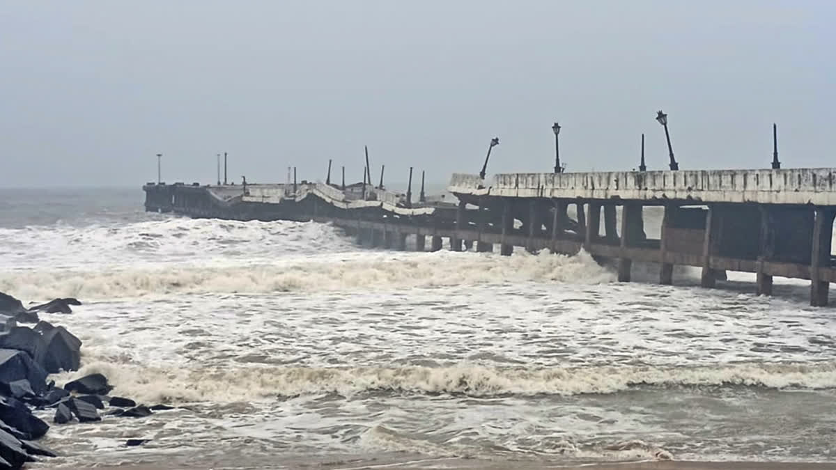 Cyclone Fengal is likely to make landfall on Saturday (November 30) with a wind speed of 50-60 kmph gusting to 70 kmph along the Tamil Nadu and Puducherry coasts between Karaikal and Mahabalipuram, the Indian Meteorological Department said in its latest update on Thursday morning.