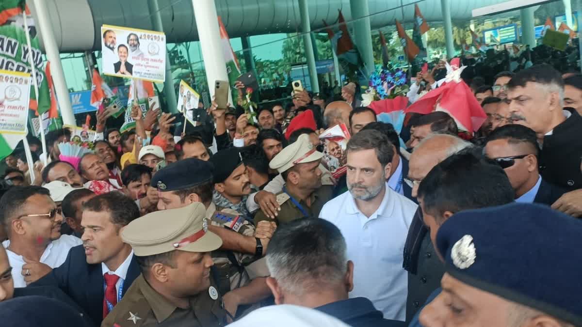 Rahul Gandhi welcomed CM Mamata Banerjee along with Akhilesh and Tejashwi Yadav at Hemant Soren oath ceremony in Ranchi