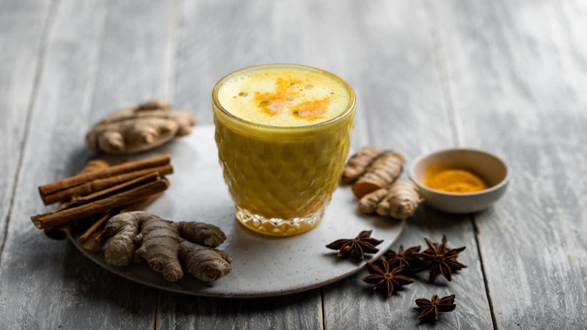 TURMERIC MILK BENEFITS AT NIGHT