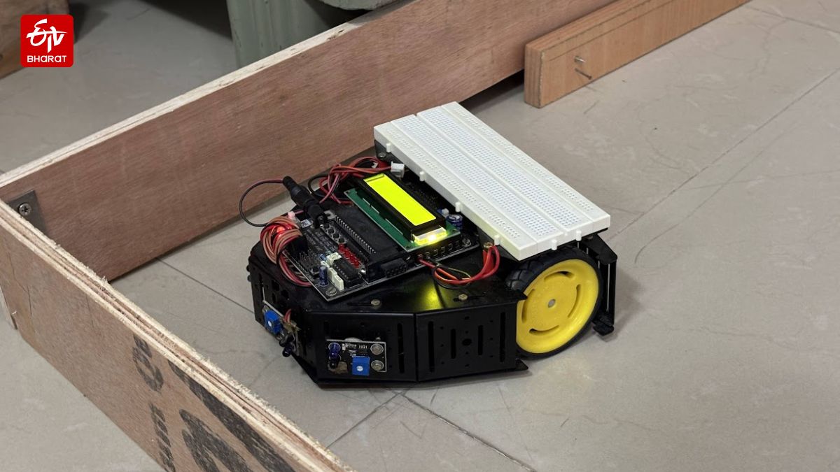 An autonomous robot that can avoid obstacles, made by BITS Pilani students