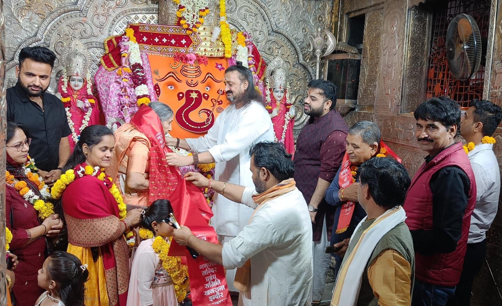 JASHODABEN WORSHIP KHAJRANA GANESH