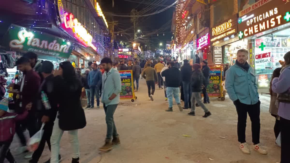 Tourist in Uttarakhand