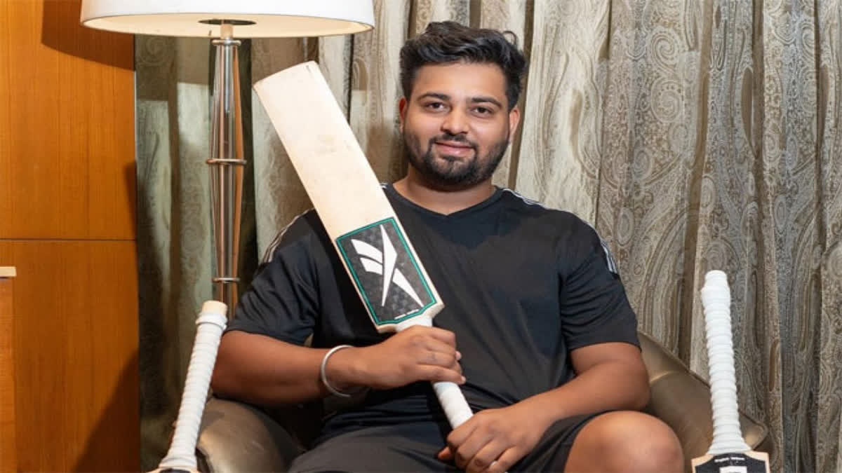 A young cricketer has crossed paths in his quest for a luxury lifestyle. Once he pretended to be an IPS officer and another time he committed fraud by impersonating an IPL cricketer.