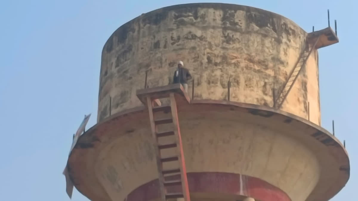 youth climbed tank annoyed by illegal mining