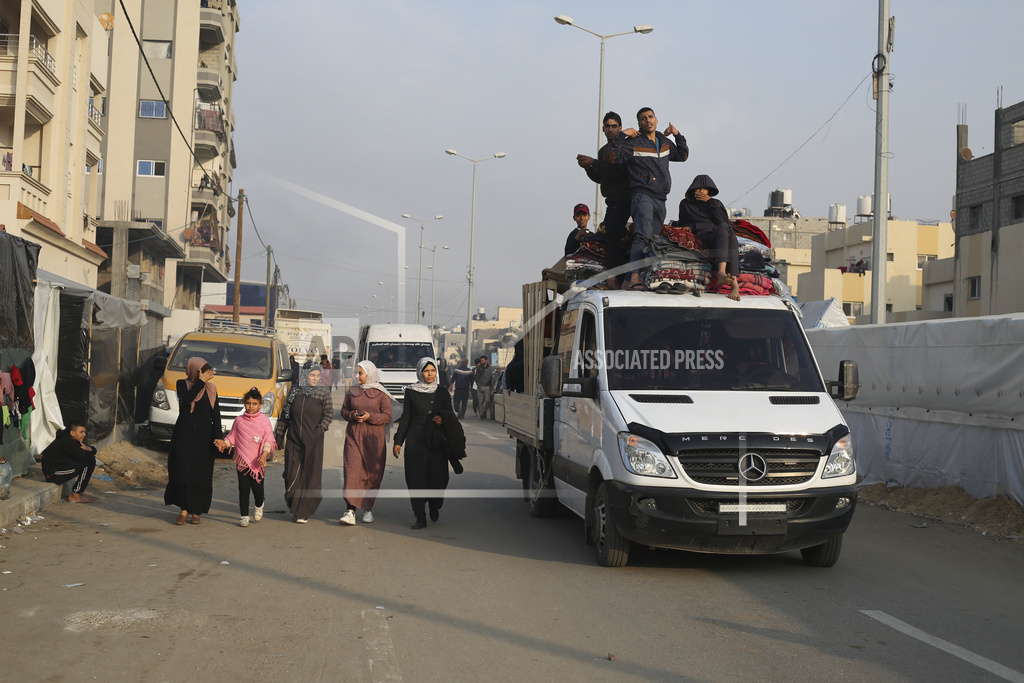 اسرائیلی حملوں سے بچنے کے لیے محطوظ مقام کی تلاش میں فلسطینی