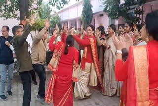 Tikamgarh teachers dance