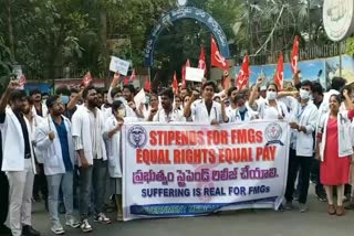 junior_doctors_protested-_sarvajana_hospital_demanding_salaries