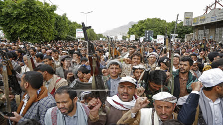 The Houthi militia began recruiting thousands of Yemenis to fight with Israeli army