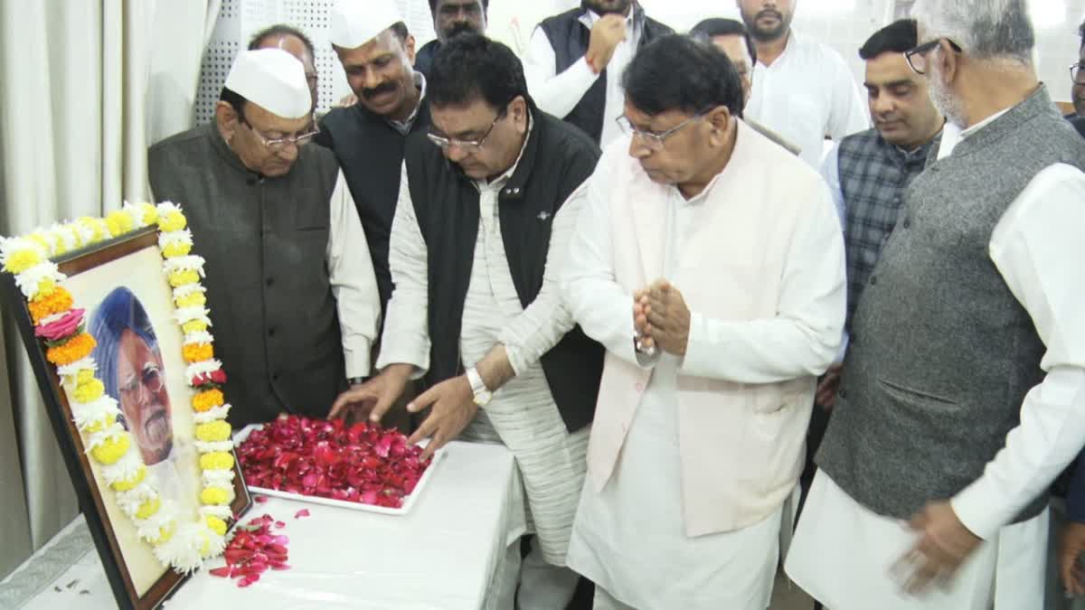 CONGRESS LEADERS PAID TRIBUTE to EX PM