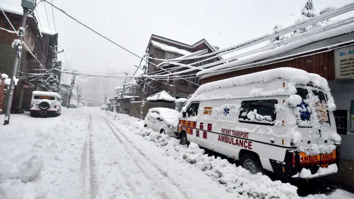 ARMY RESCUES STRANDED PEOPLE