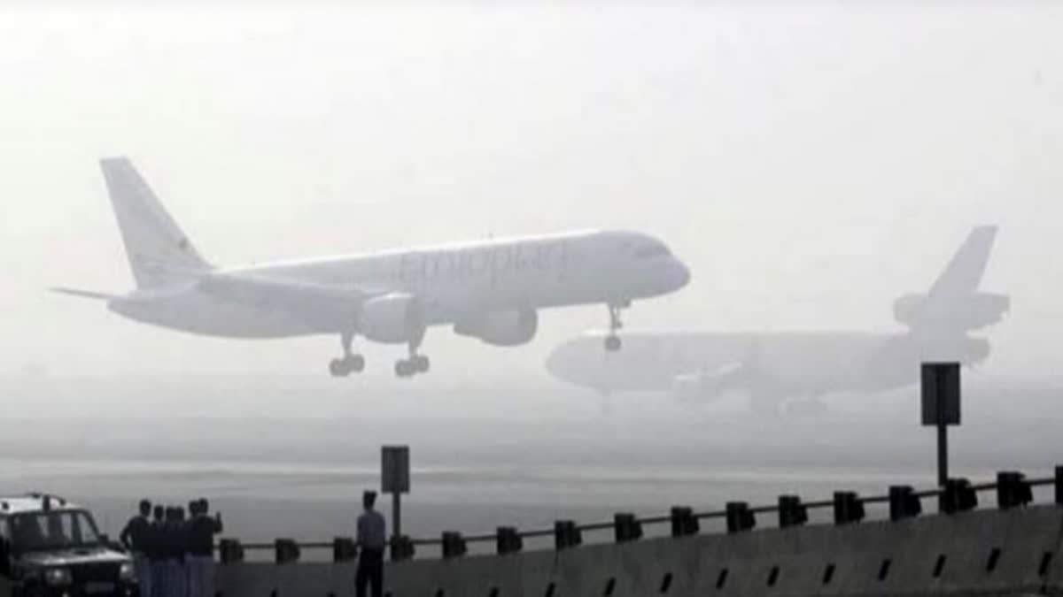 J-K: CM Omar Abdullah visits Ganderbal in wake of heavy snowfall, flight operations cancelled in Srinagar Airport