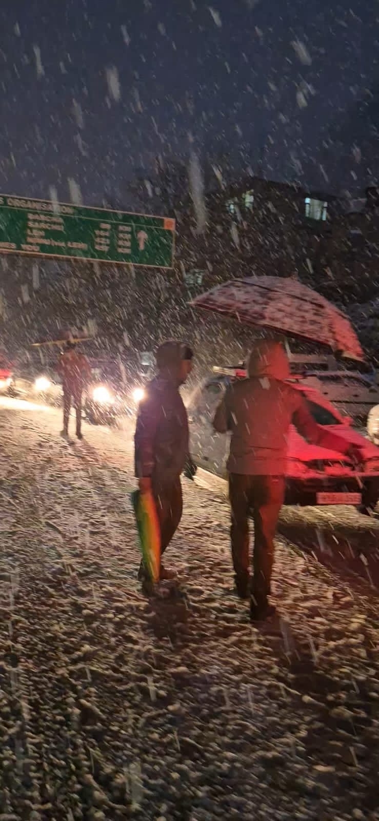 HEAVY SNOWFALL IN HIMACHAL PRADESH  KULLU SNOW FALL  കുളു മഞ്ഞു വീഴ്‌ച  ഹിമാചല്‍ പ്രദേശ്‌ മഞ്ഞ്