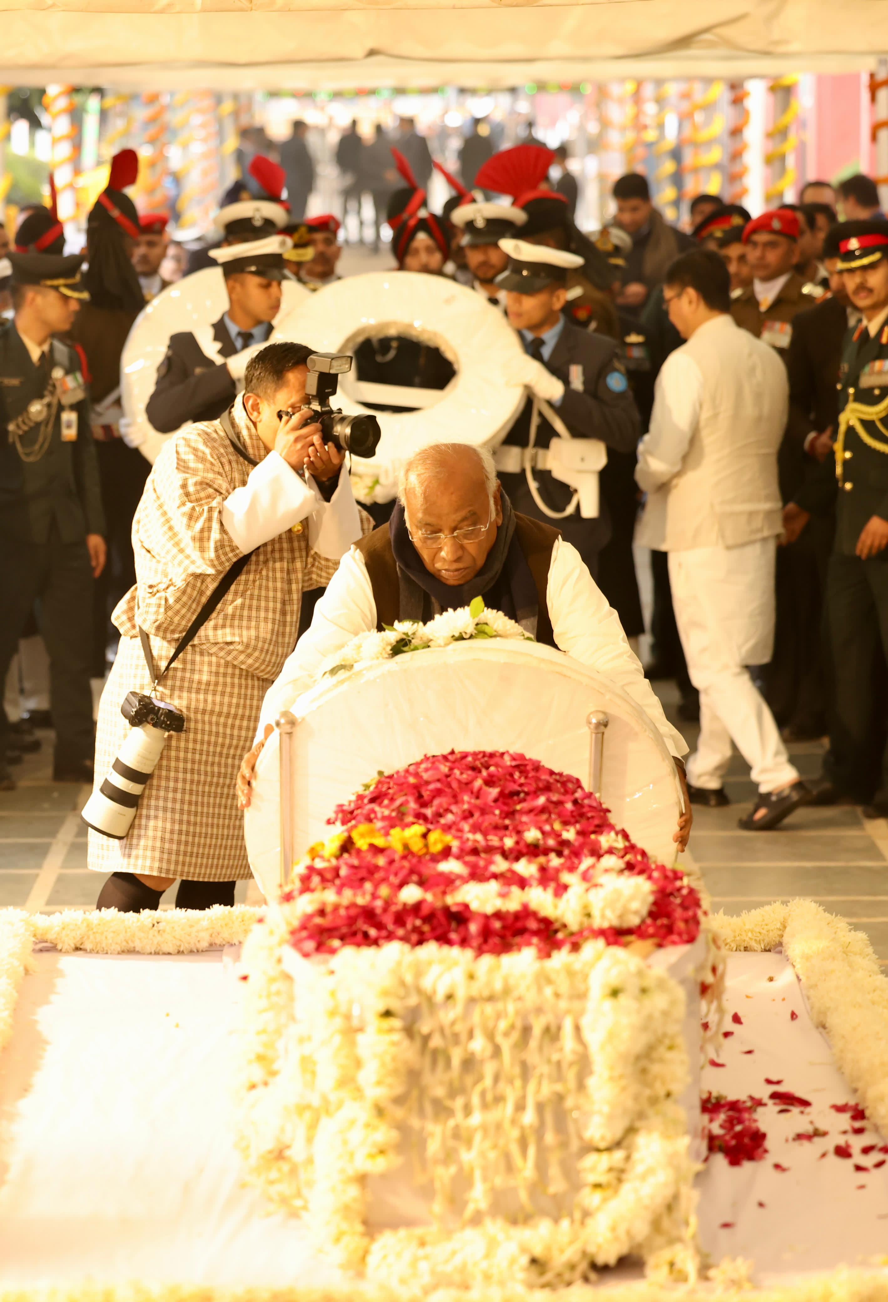 Former Prime Minister Manmohan Singh Cremated With Full State Honours