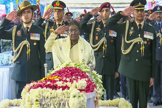 The mortal remains of former prime minister Manmohan Singh reached Delhi's Nighambodh Ghat crematorium for last rites on Saturday. The procession carrying Singh's mortal remains reached the crematorium at around 11.30 pm, where the last rites will be performed shortly.