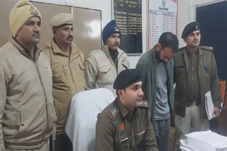 Police arrested the accused of theft in Punjab and Sindh Bank Hansi Road