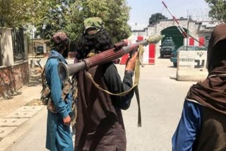 Fierce clash between Taliban fighters on Afghan border